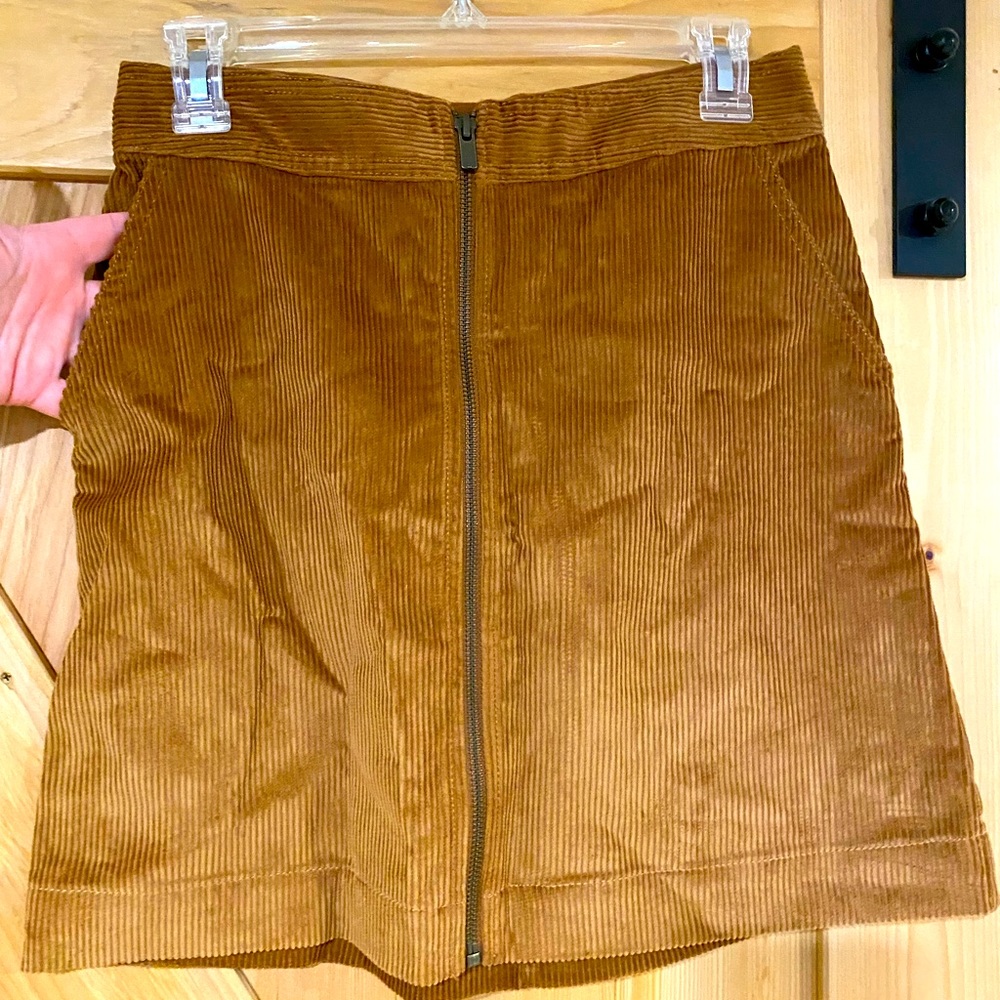 Brand new, corduroy, front zip skirt - Gap